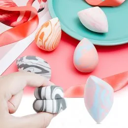 М'який спонж для нанесення макіяжу зрізаний мармуровий, кольори в асортименті (2049)
