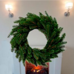 Рождественский Венок из еловых иголок искусственный "Ковалевский" зеленый (2024)