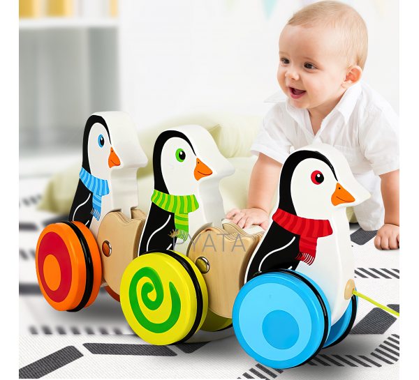 Дитяча дерев'яна іграшка потяг на мотузку Trefl "Пінгвіни" (60922) (SB)