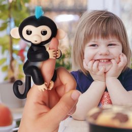 Детская интерактивная игрушка обезьянка со звуковыми эффектами Fingerlings Черная