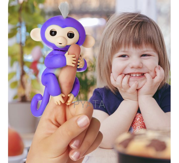 Детская интерактивная игрушка обезьянка со звуковыми эффектами Fingerlings Фиолетовая