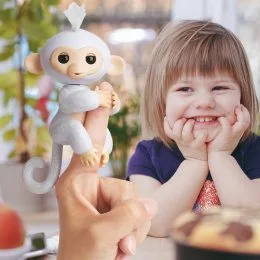 Детская интерактивная игрушка обезьянка со звуковыми эффектами Fingerlings Белая