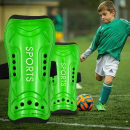 Захисні дитячі футбольні щитки гумка на липучці 21см Зелені