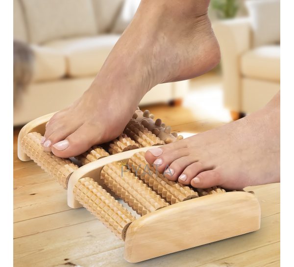 Дерев'яний роликовий зубчастий масажер для ніг 12 роликів (626)