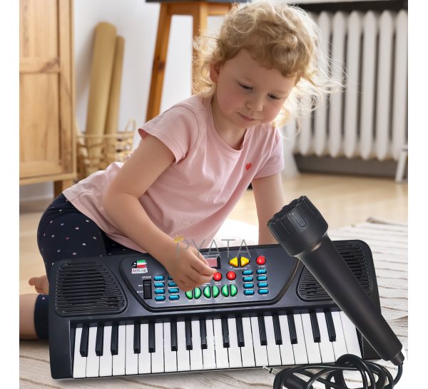 Детский электронный музыкальный синтезатор-пианино на батарейках с микрофоном M-3768D