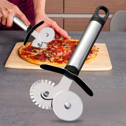 Универсальный стальной кухонный нож для пиццы и пирога на 2 колеса KitchenMaster 18.5 см (YAB)