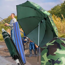 Парасолька з вітровим клапаном, нахилом і чохлом — для риболовлі та відпочинку на природі, камуфляж, Anti-UV