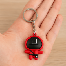 Коллекционные брелки моделька охранника Игра в кальмара «Квадрат. Охранник» 55х32 мм (12)