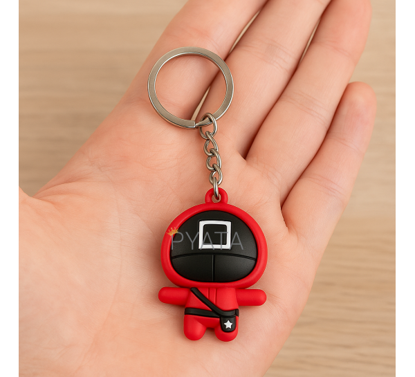 Колекційні брелоки моделька охоронця Гра в кальмара "Квадрат. Охоронець" 55х32 мм (12) Колекційні брелоки моделька охоронця Гра в кальмара "Квадрат. Охоронець" 55х32 мм (12)