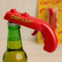 Відкривачка-пістолет для пляшок з контейнером під кришки Cap Gun Opener Червоний