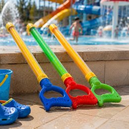 Водяна помпова гармата дитяча 57 см для водних битв, пляжу, басейну, двору, пластикова, 3 кольори  (12)